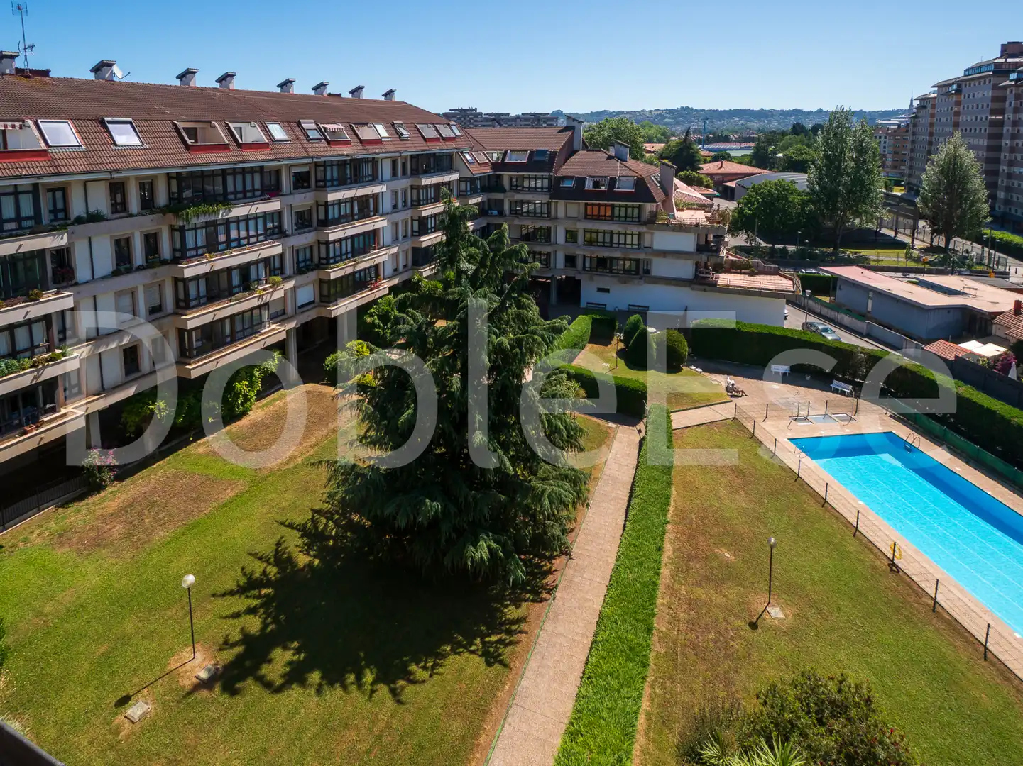 Vista exterior de Ático de alquiler en Gijón  con Calefacción, Jardín privado y Parquet