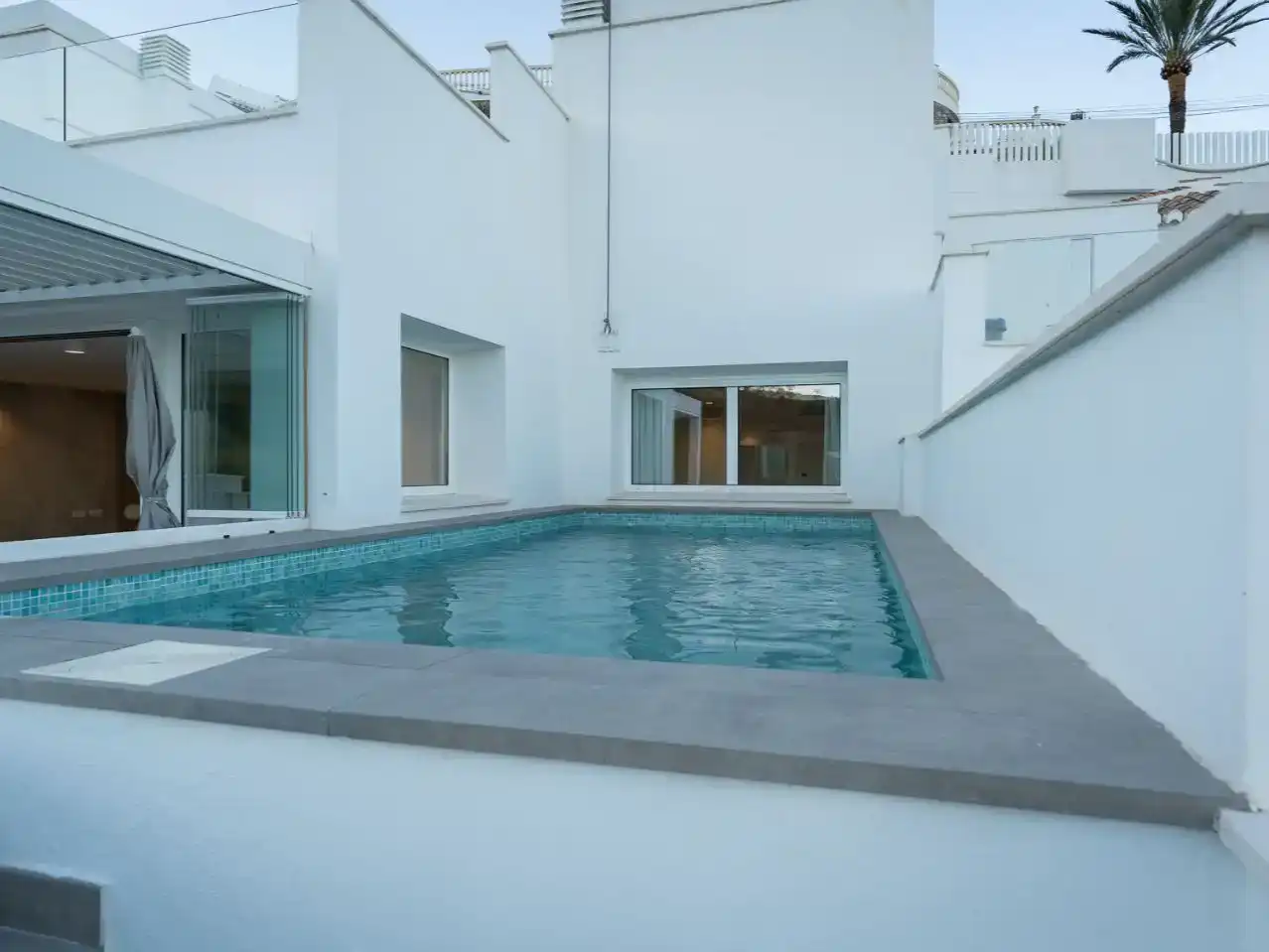 Piscina de Casa adosada en venda en Almuñécar amb Aire condicionat, Piscina i Balcó