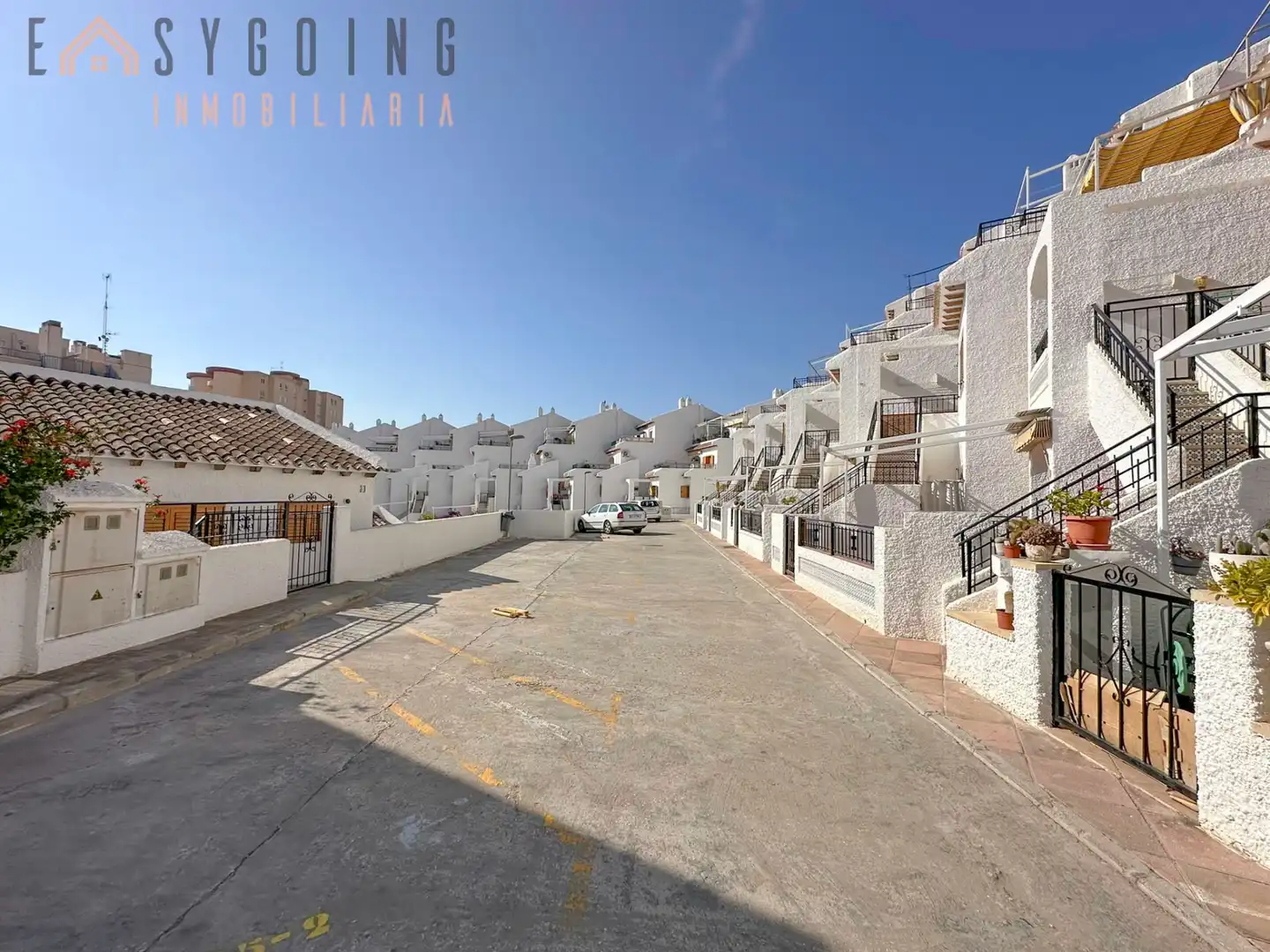 Vista exterior de Casa adosada en venda en Santa Pola amb Aire condicionat, Jardí privat i Terrassa