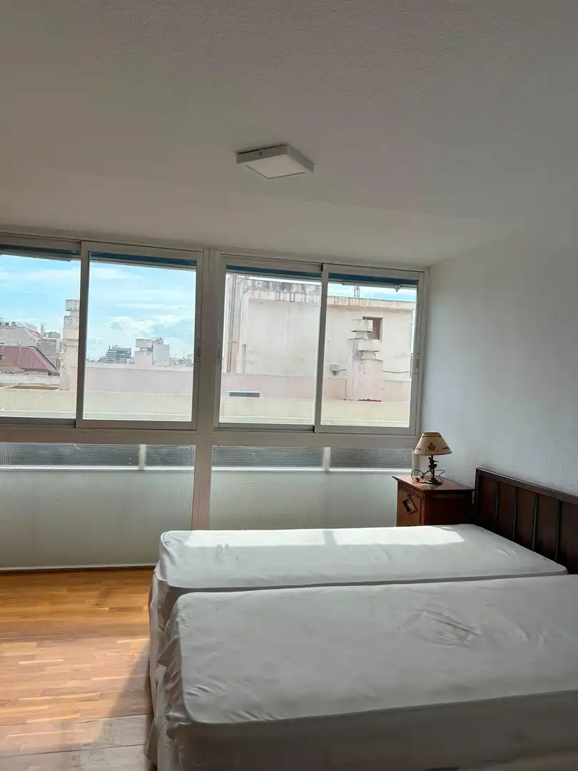 Dormitori de Àtic de lloguer en Alicante / Alacant amb Aire condicionat, Calefacció i Terrassa