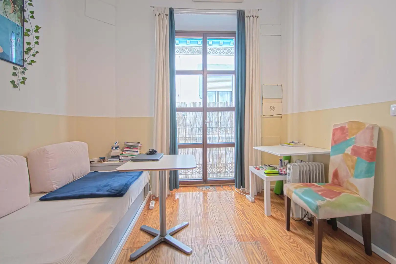Dormitori de Casa o xalet en venda en Sevilla amb Aire condicionat i Balcó