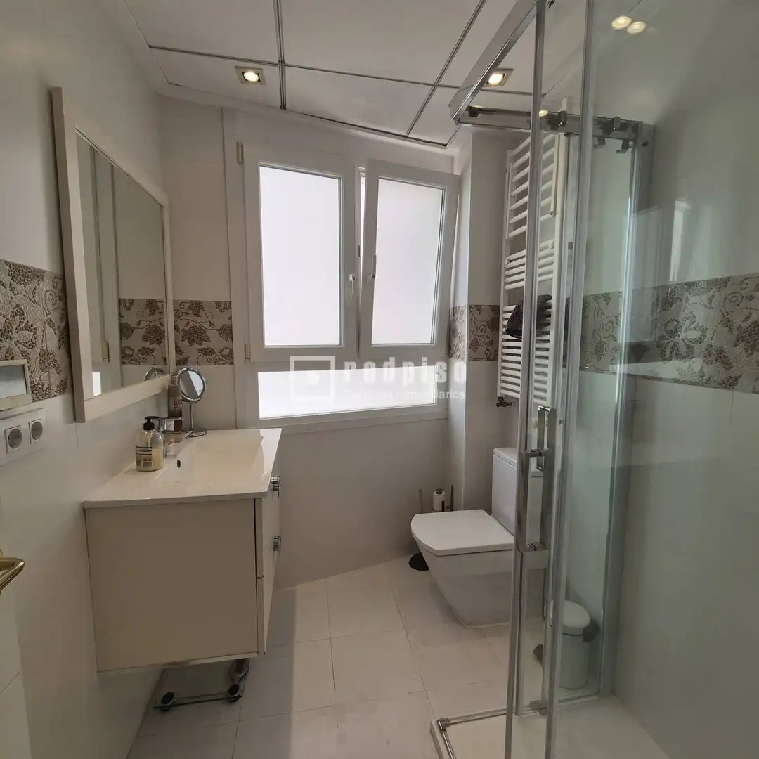 Bathroom of Flat for rent in Sevilla  with Air Conditioner, Terrace and Storage room