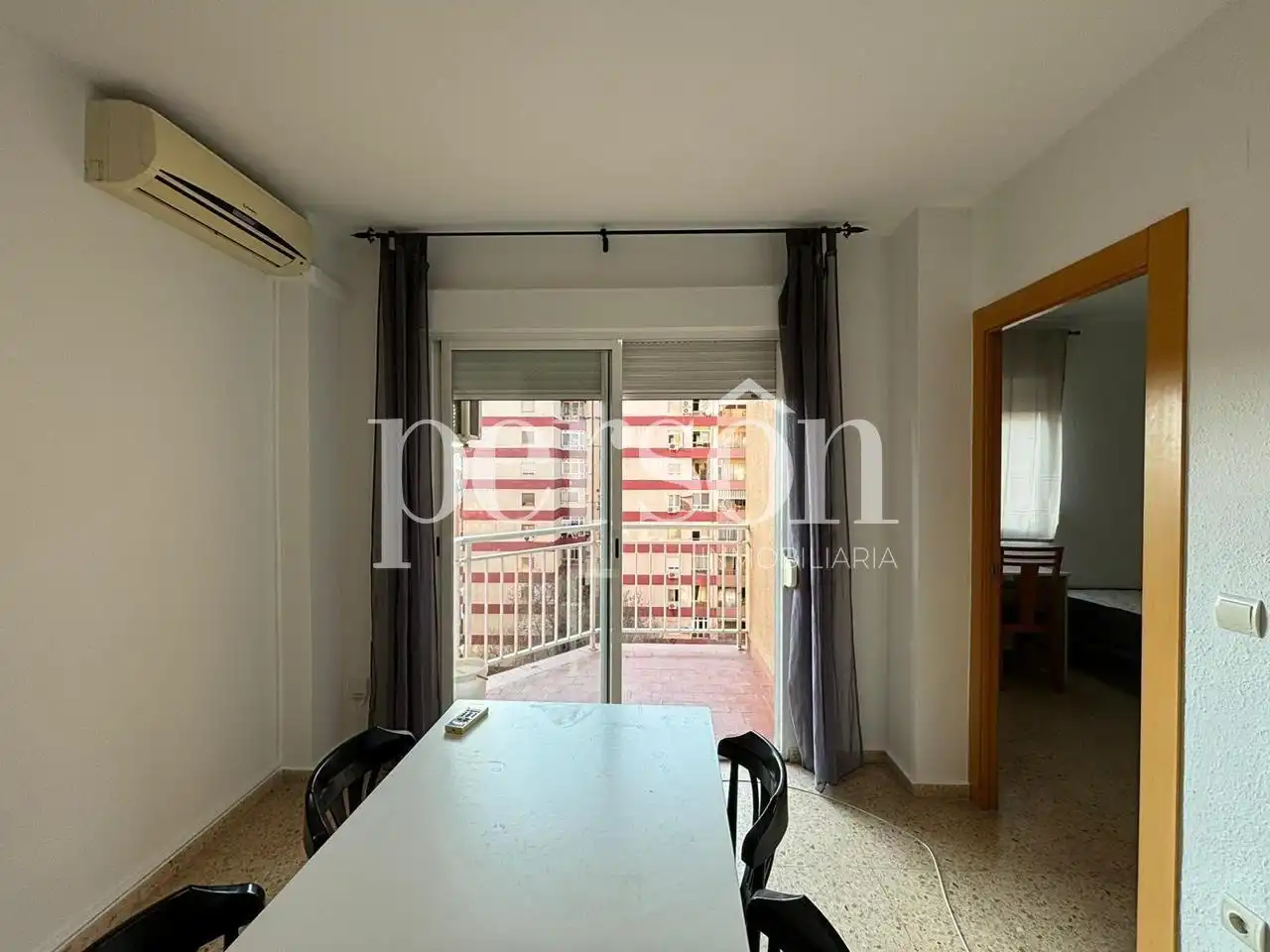 Habitación de Piso de alquiler en Valencia con Aire acondicionado, Amueblado y Balcón