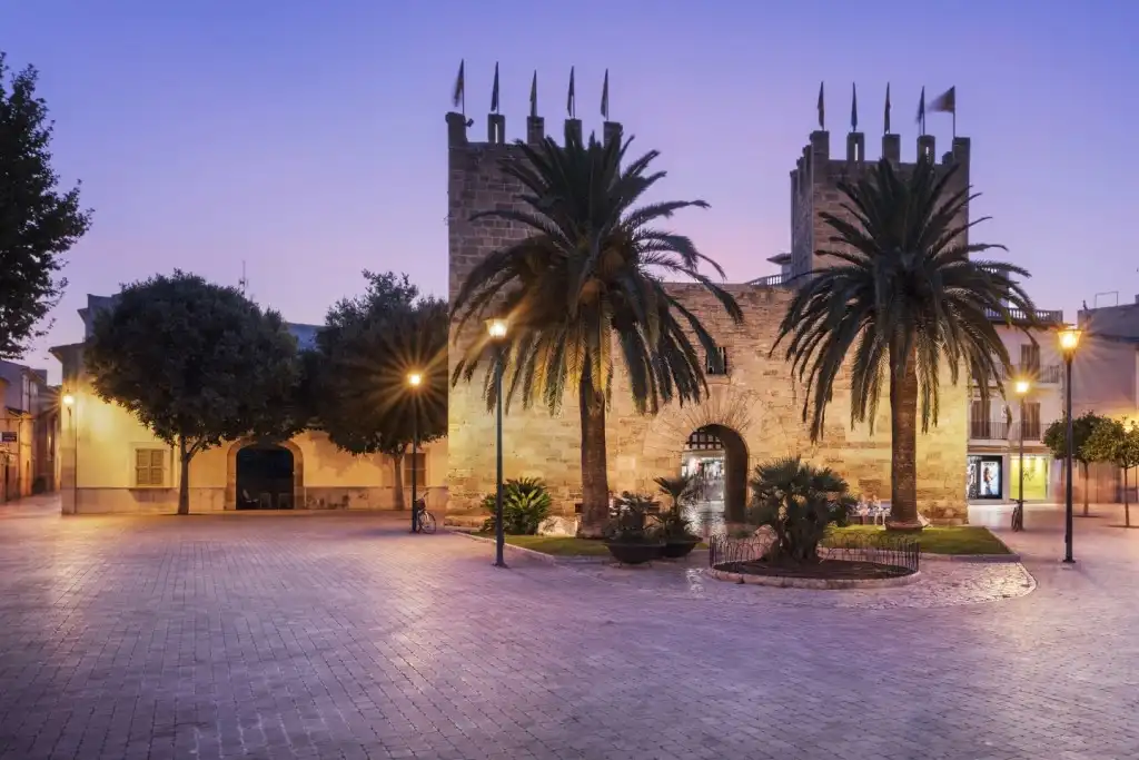 Vista exterior de Finca rústica en venda en Alcúdia amb Jardí privat