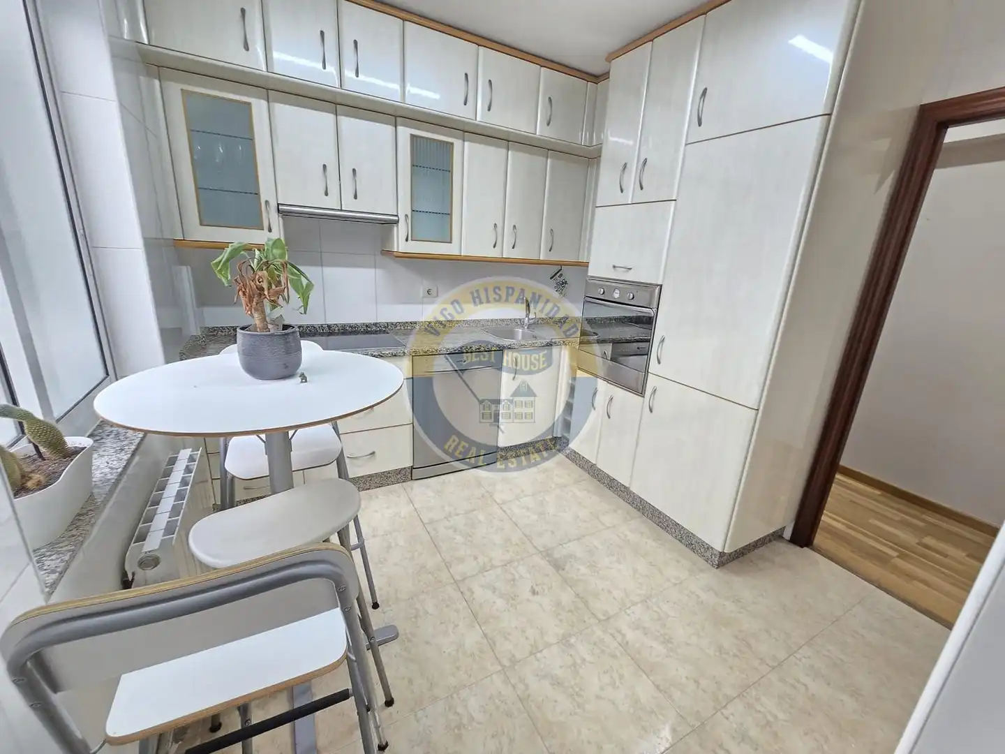 Cocina de Piso de alquiler en Vigo  con Calefacción