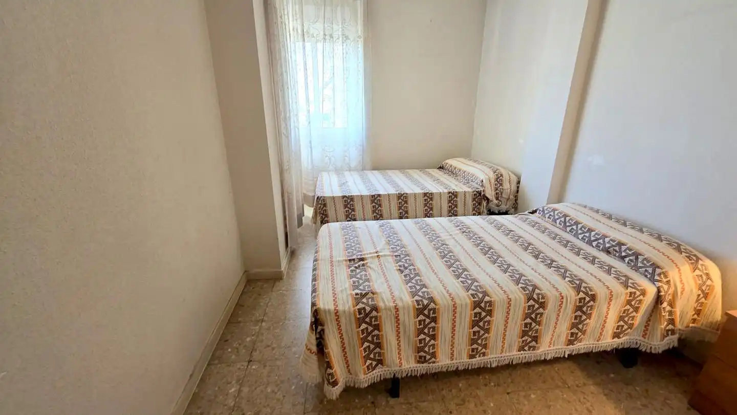 Dormitori de Apartament de lloguer en Gandia amb Terrassa i Moblat