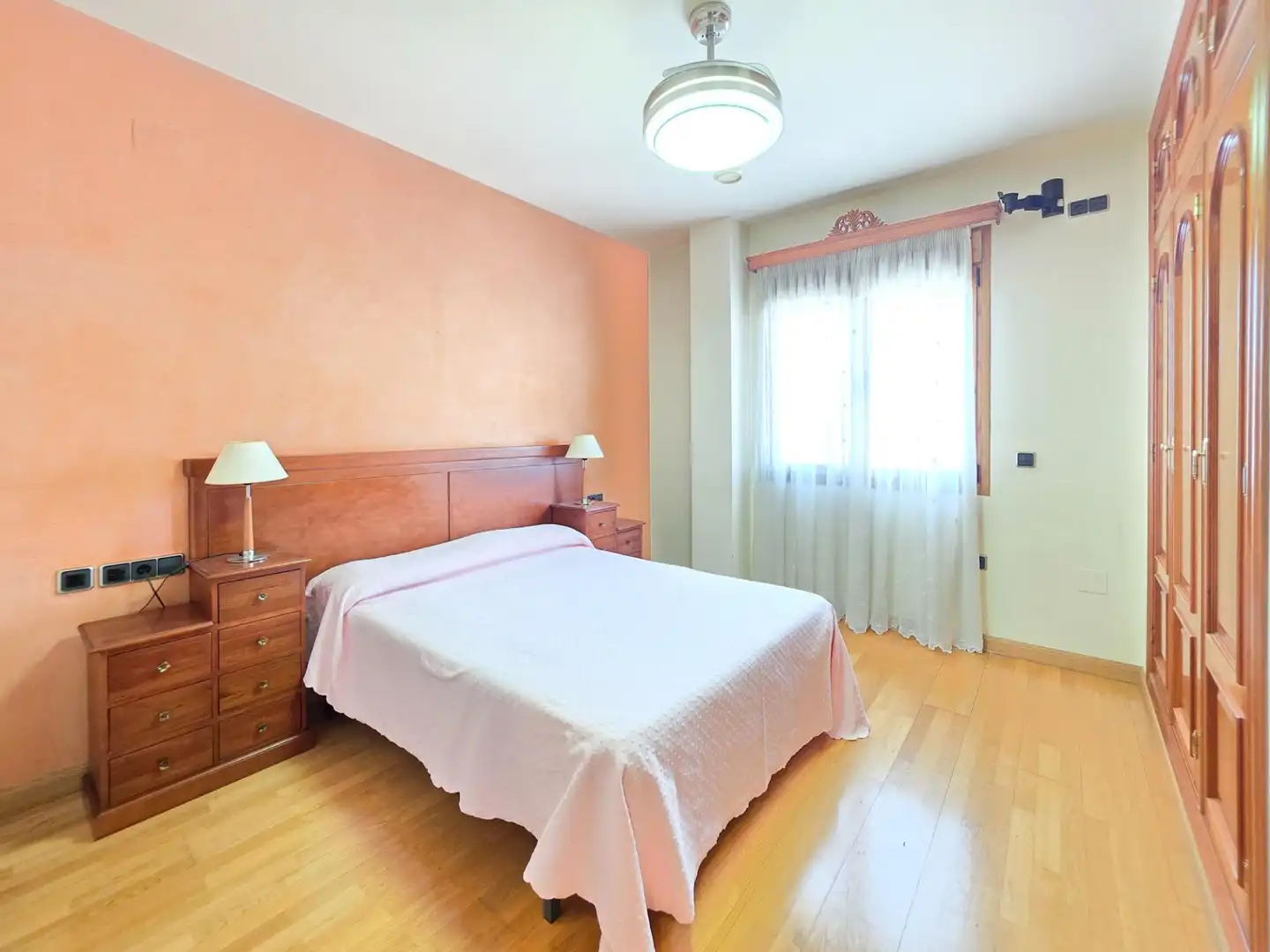 Habitación de Casa adosada en venta en Jaén con Aire acondicionado, Calefacción y Jardín privado