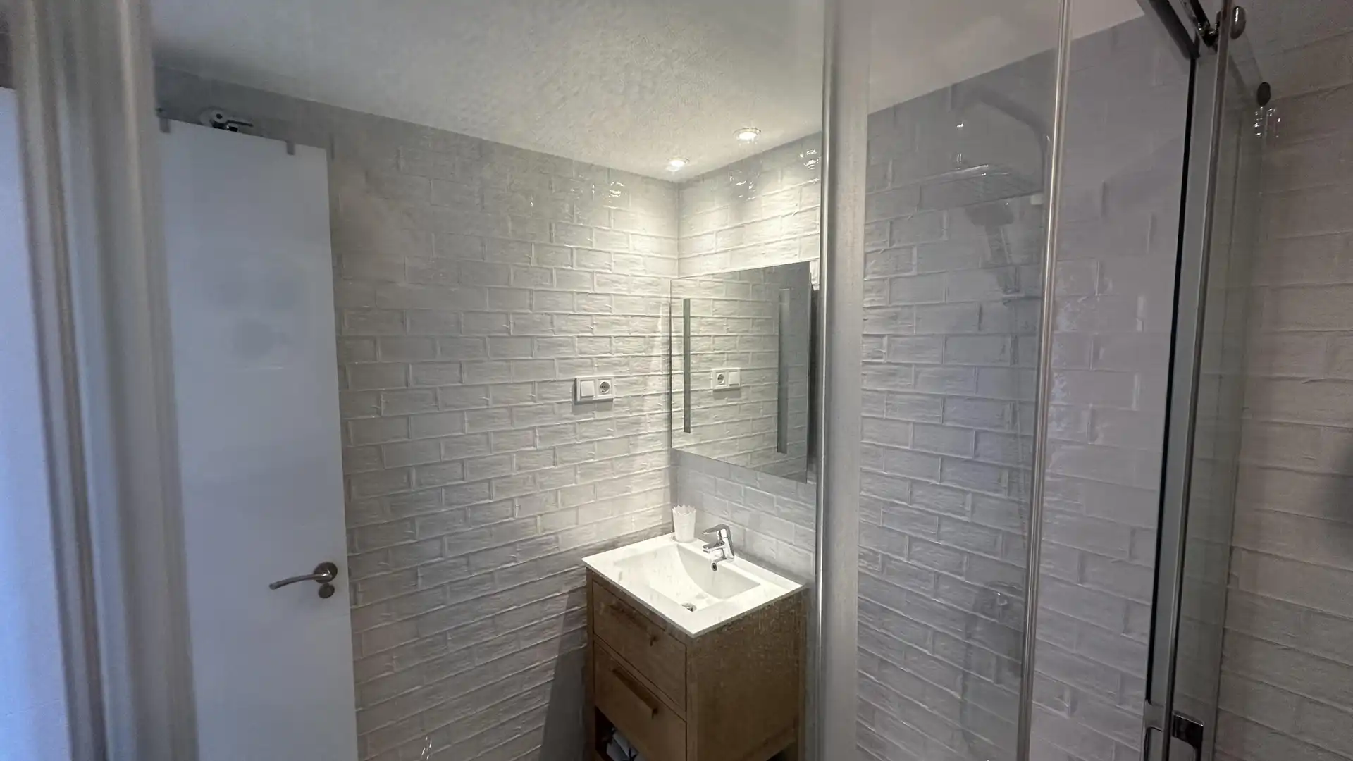 Bany de Apartament de lloguer en Fuengirola amb Jardí privat i Piscina comunitària