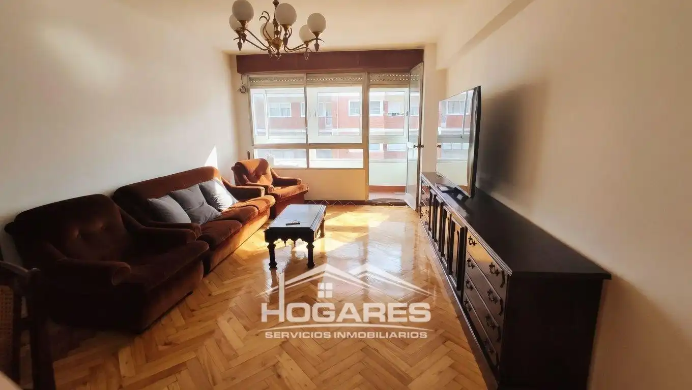 Sala de estar de Piso en venta en Vigo  con Parquet, Trastero y Balcón