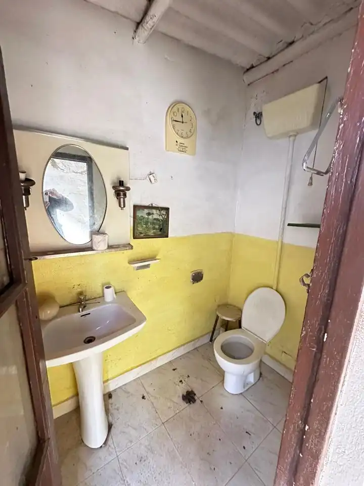 Badezimmer von Fabrikhallen zum Verkauf in Almendralejo