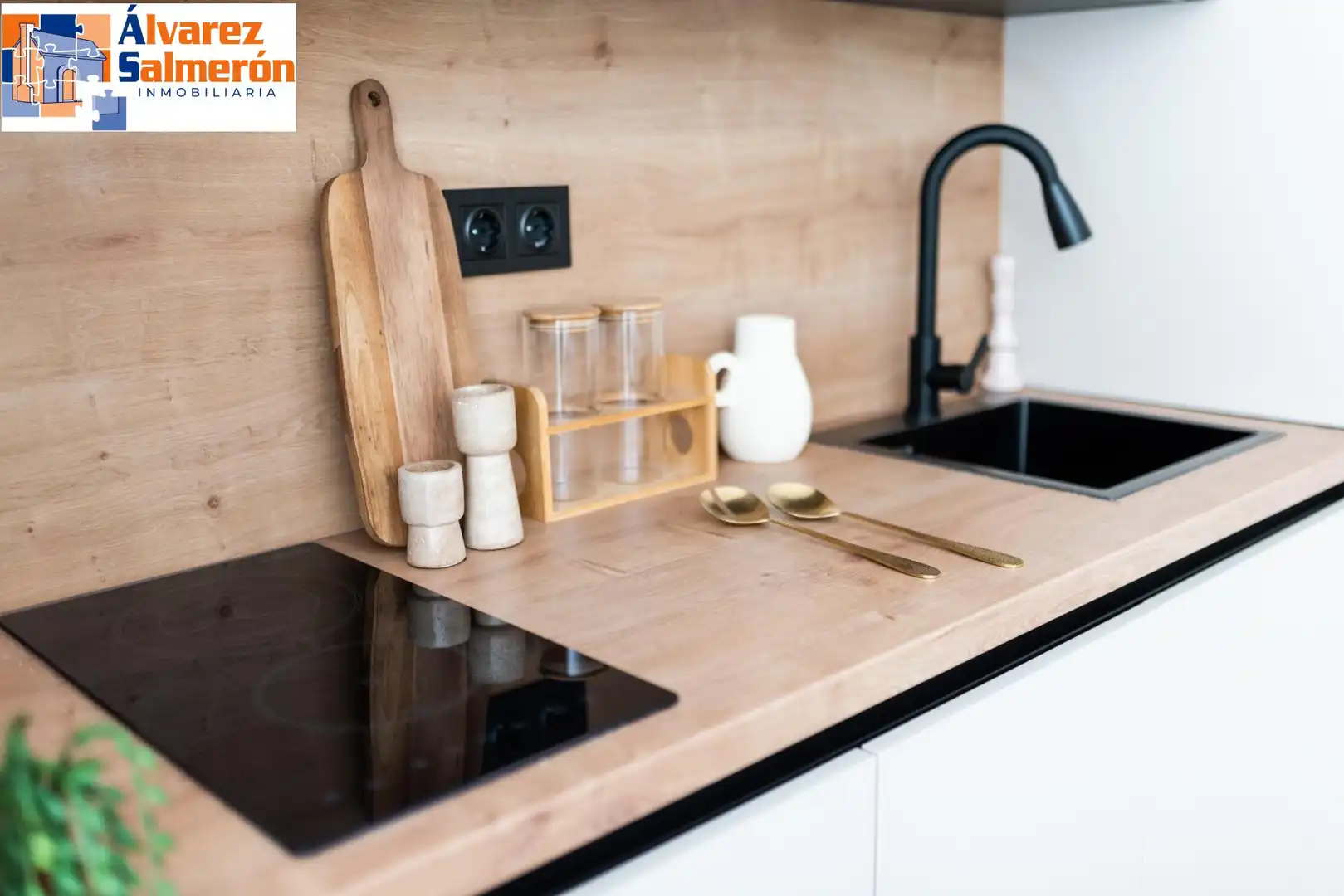 Kitchen of Study for sale in Granada  with Air Conditioner, Heating and Furnished