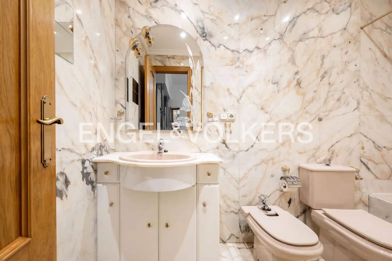 Badezimmer von Wohnung zum Verkauf in Donostia - San Sebastián  mit Heizung, Parkett und Abstellraum