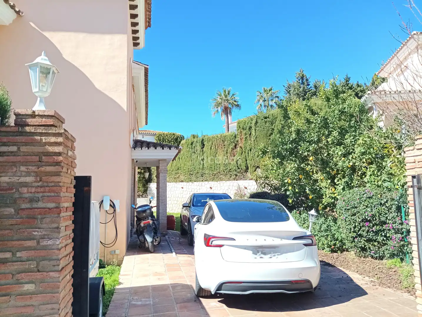Vista exterior de Casa o xalet en venda en Benalmádena amb Aire condicionat, Calefacció i Jardí privat