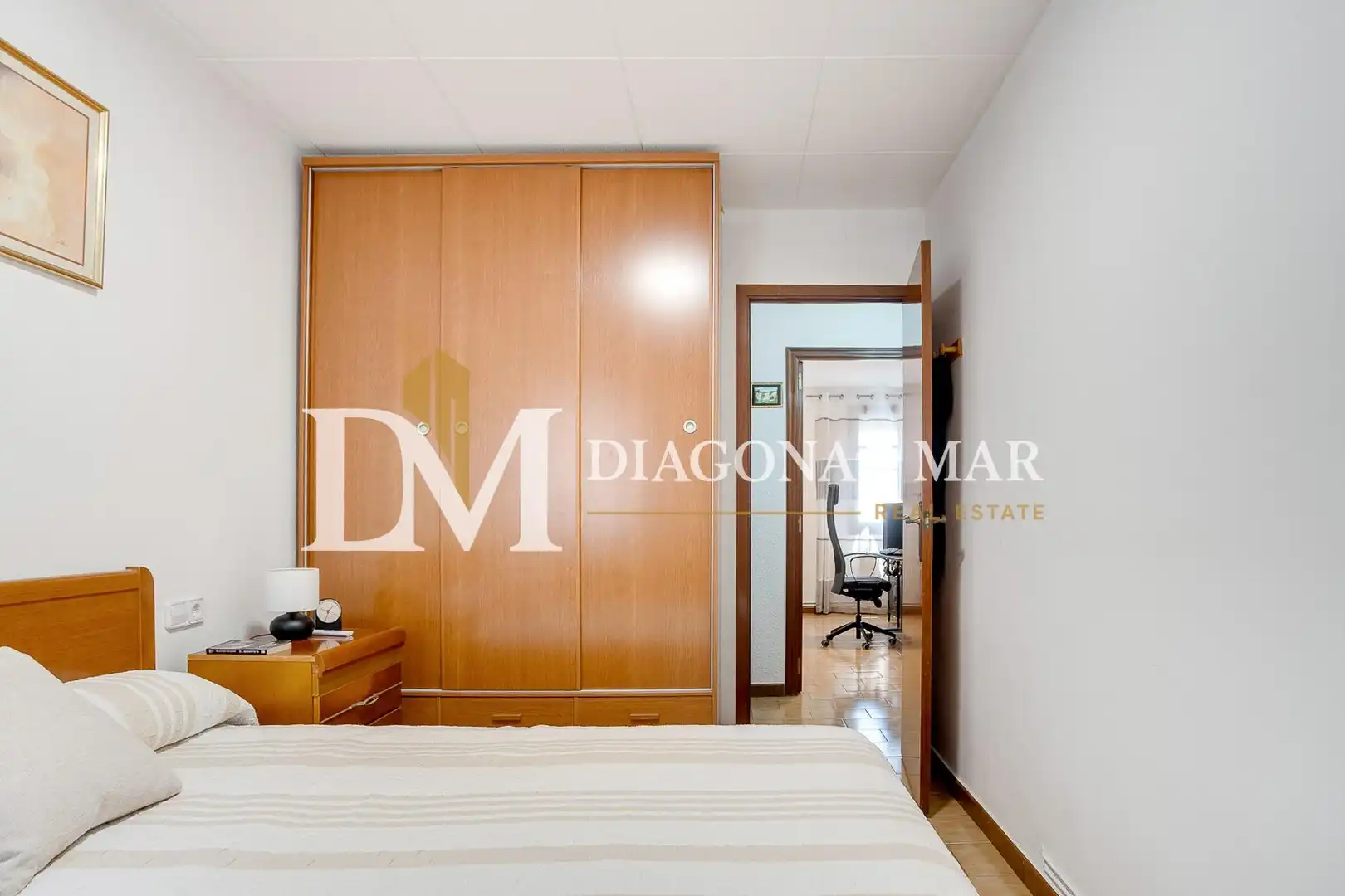 Schlafzimmer von Einfamilien-Reihenhaus zum Verkauf in Barcelona mit Terrasse