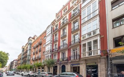 Außenansicht von Wohnung zum verkauf in Bilbao  mit Balkon