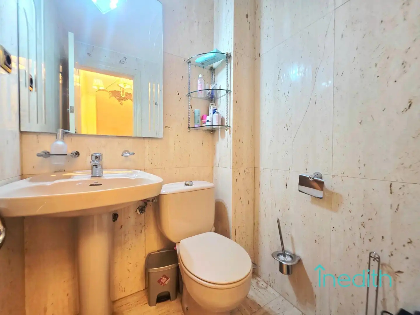 Badezimmer von Einfamilien-Reihenhaus zum Verkauf in Viladecans mit Klimaanlage, Heizung und Terrasse