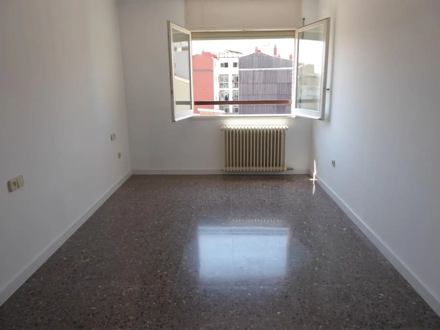 Sala d'estar de Pis de lloguer en Manresa amb Calefacció i Balcó