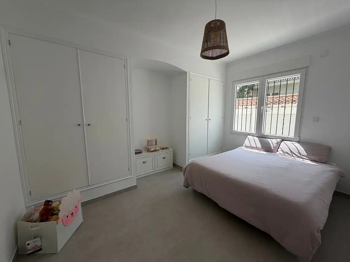Dormitori de Casa o xalet en venda en Santa Pola amb Aire condicionat, Jardí privat i Piscina
