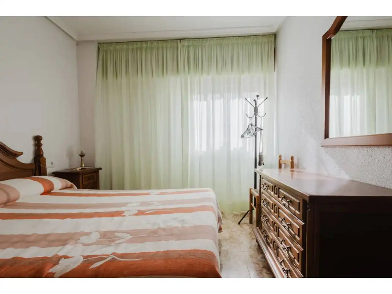 Habitación de Apartamento en venta en Torrevieja con Aire acondicionado, Calefacción y Terraza