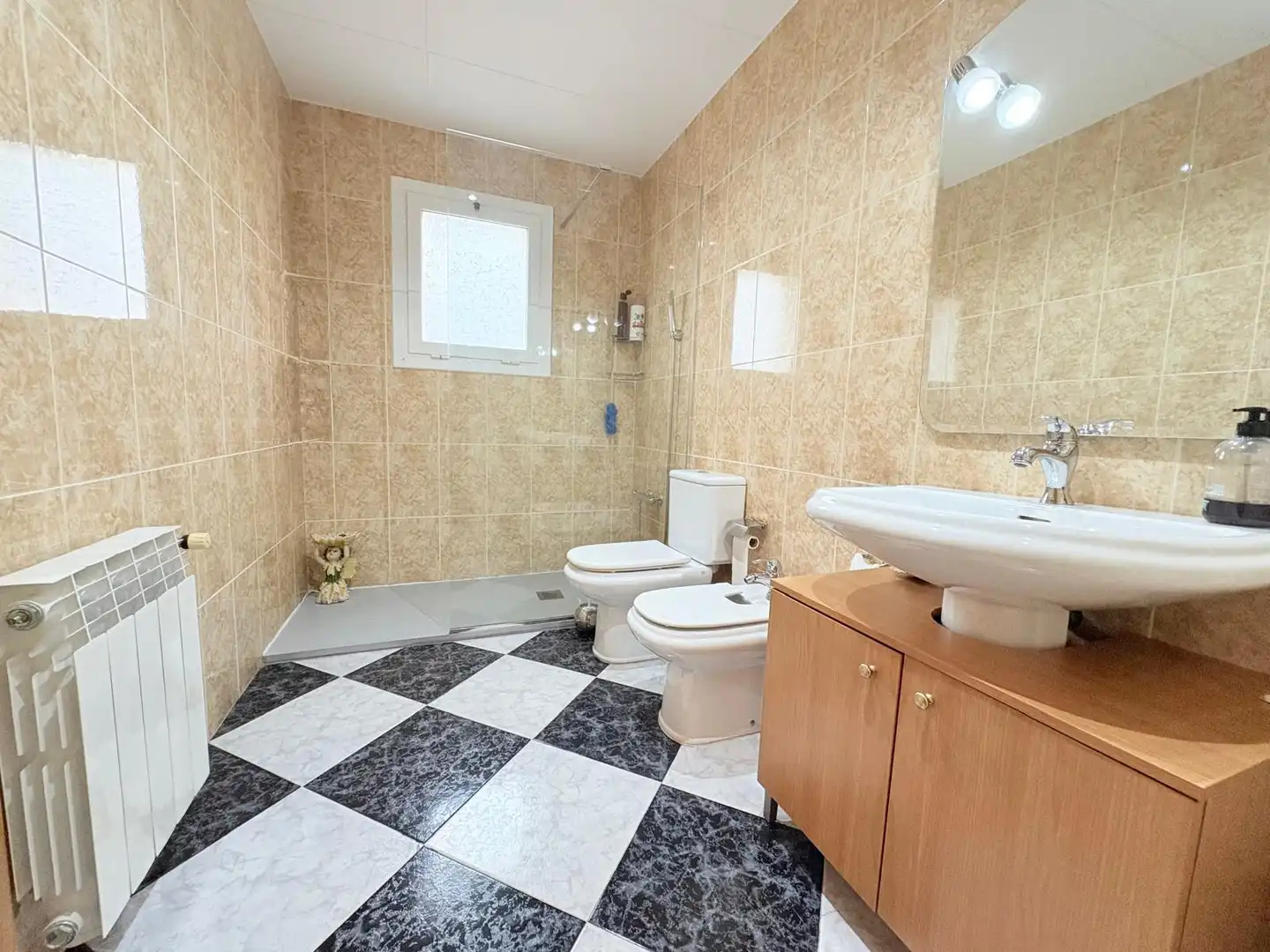 Baño de Casa o chalet en venta en Corbera de Llobregat con Aire acondicionado, Calefacción y Jardín privado