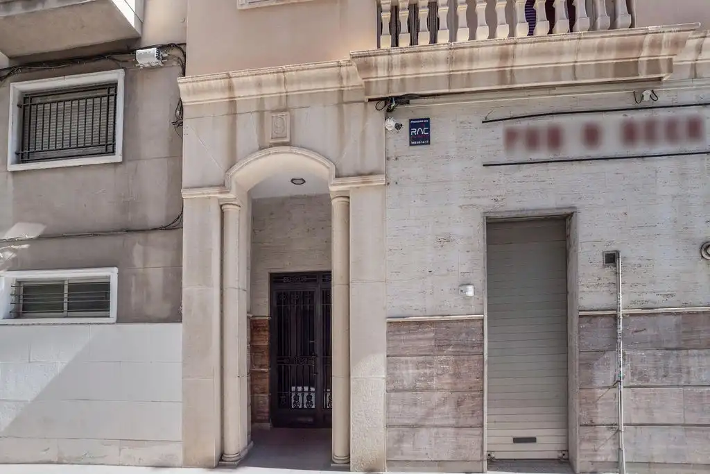 Vista exterior de Piso en venta en Elche / Elx