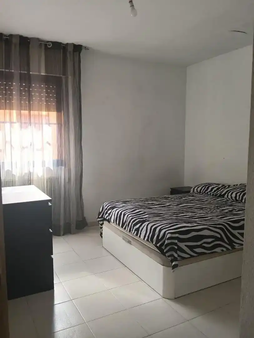 Habitación de Casa adosada en venta en Madrid con Jardín privado y Amueblado