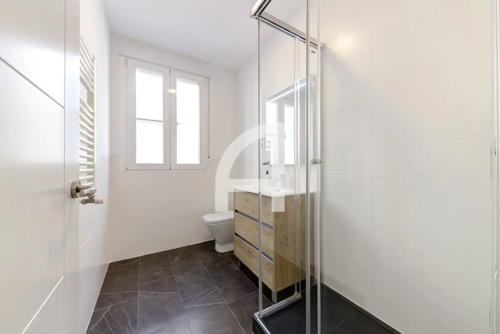Badezimmer von Dachboden zur Miete in Madrid mit Klimaanlage, Heizung und Terrasse