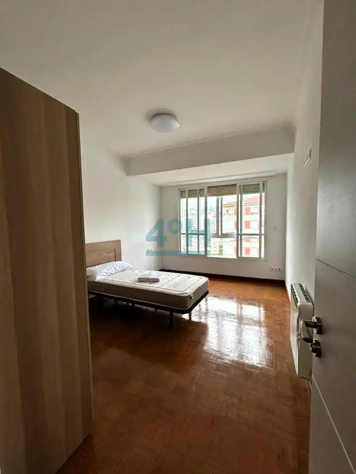 Bedroom of Flat for rent in Ourense Capital   with Heating, Parquet flooring and Balcony