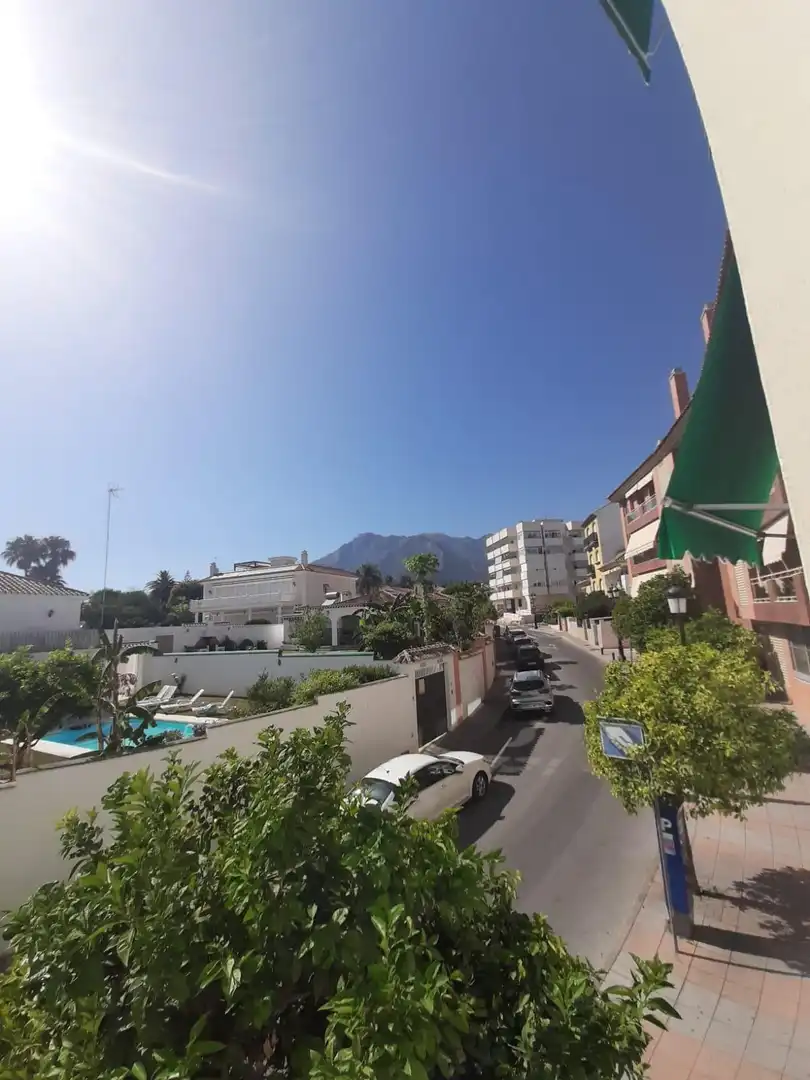 Vista exterior de Pis en venda en Marbella amb Terrassa