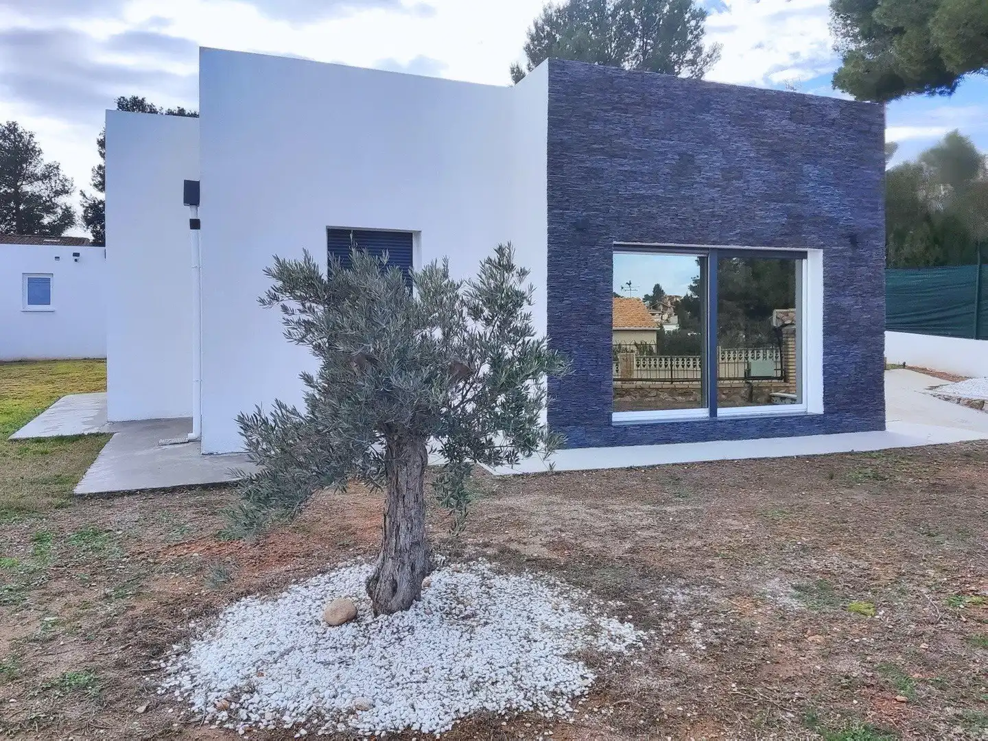Vista exterior de Casa o xalet en venda en Turís amb Calefacció, Terrassa i Piscina