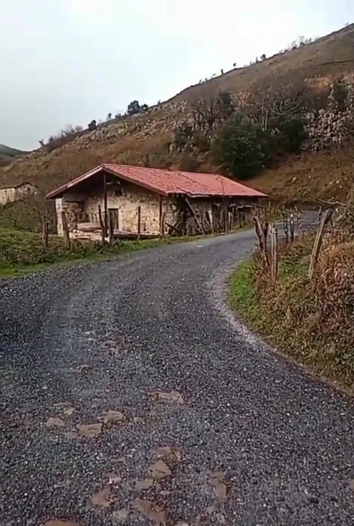 Casa rústica amb jardí en venda a Arredondo