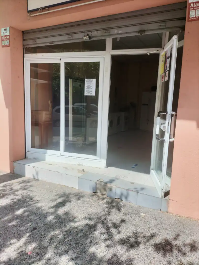 Local comercial en venta en Carrer Riu Llobregat 8A