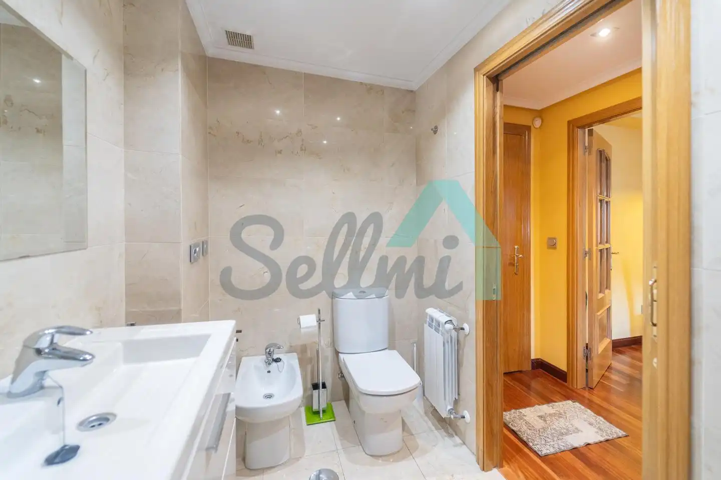 Bathroom of Flat for rent in Oviedo   with Heating, Parquet flooring and Terrace