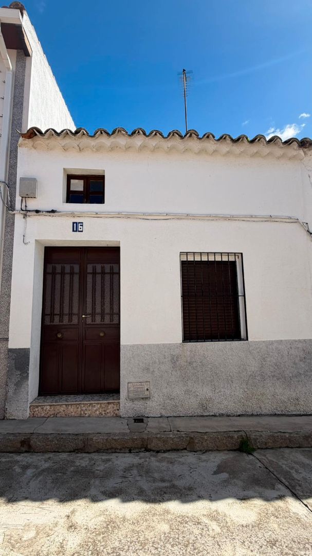 Vista exterior de Casa o chalet en venta en Cabeza del Buey con Trastero