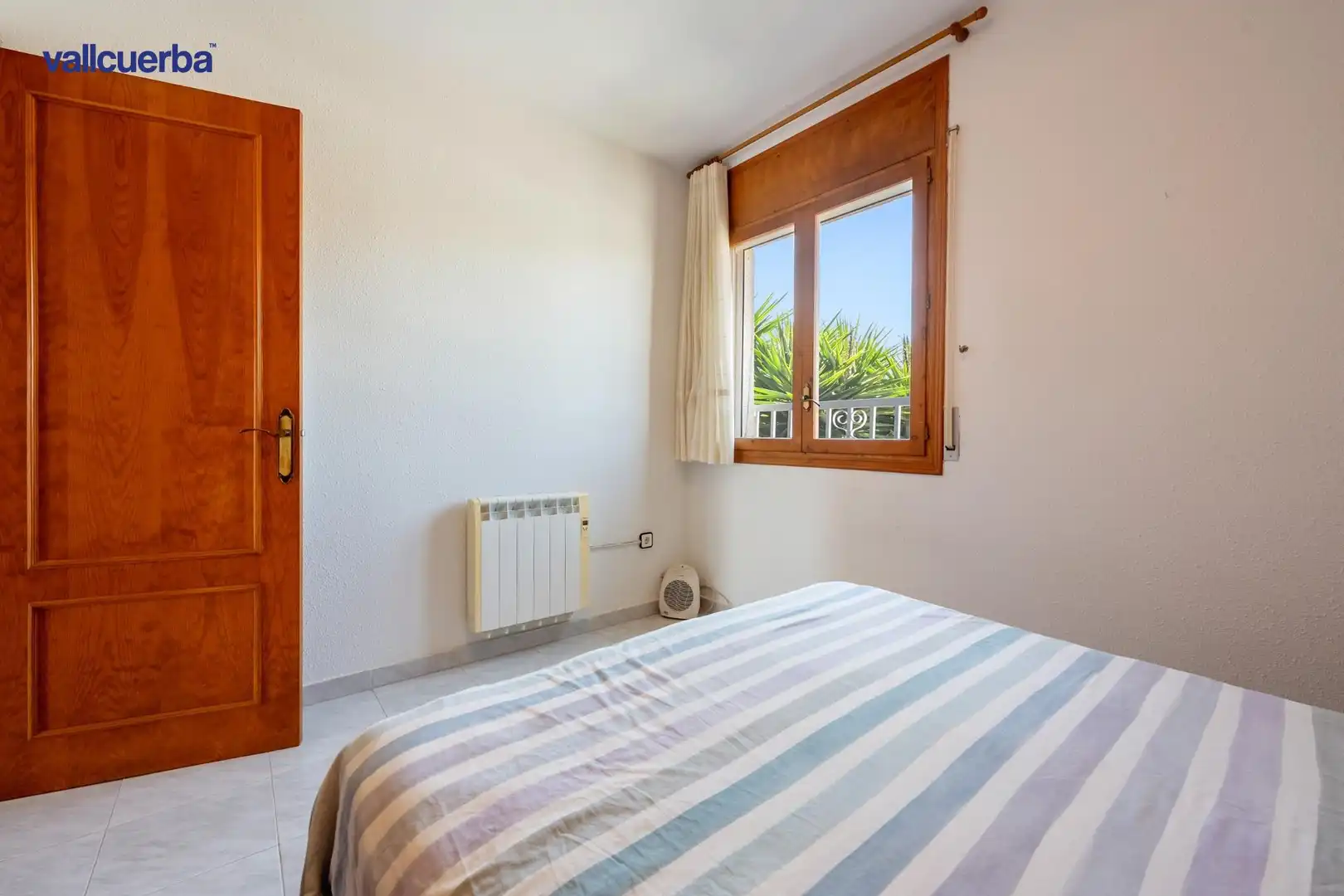 Dormitori de Casa adosada en venda en Cambrils amb Aire condicionat, Calefacció i Jardí privat