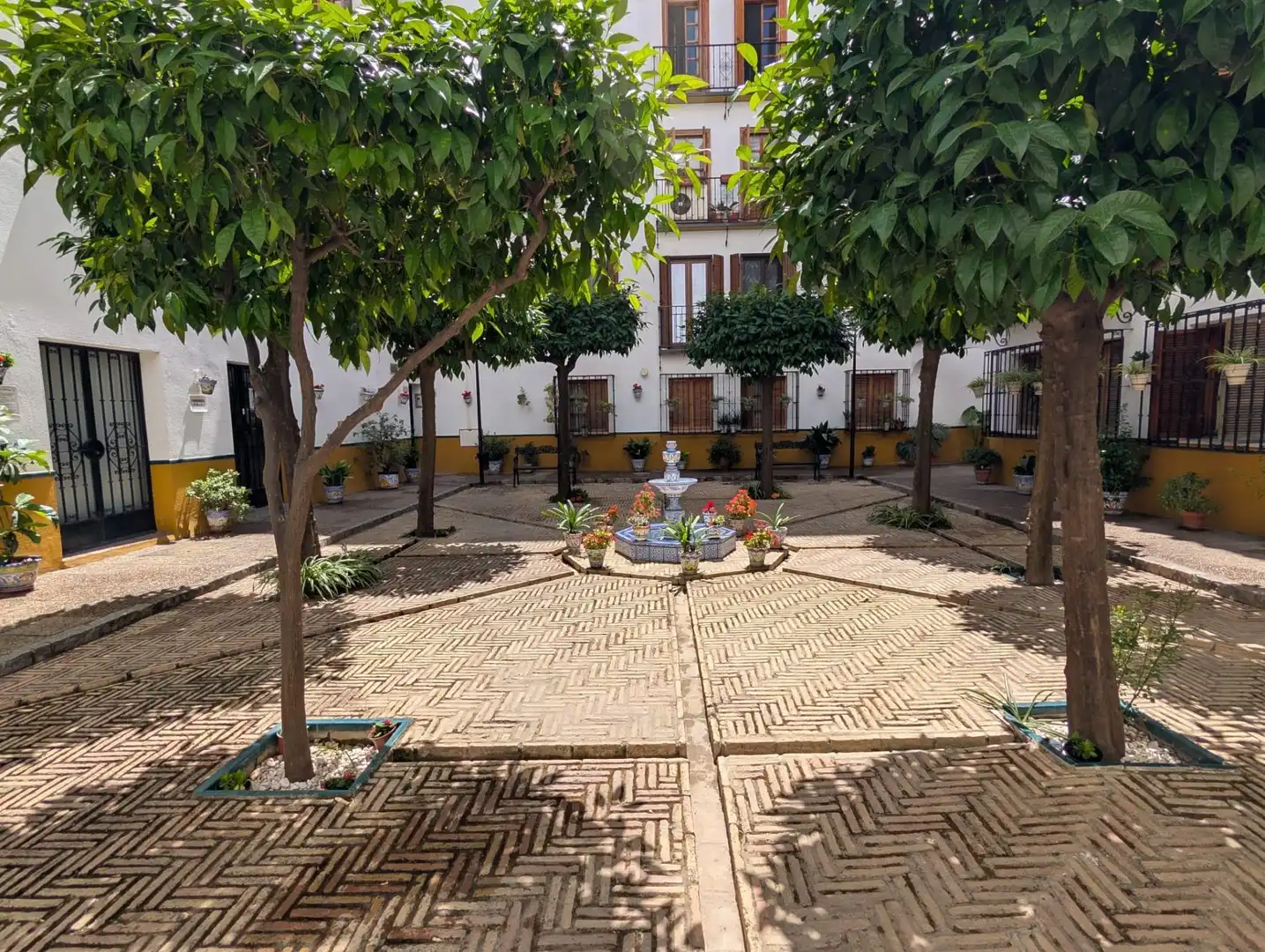 Garden of Flat for rent in Sevilla  with Air Conditioner, Heating and Balcony