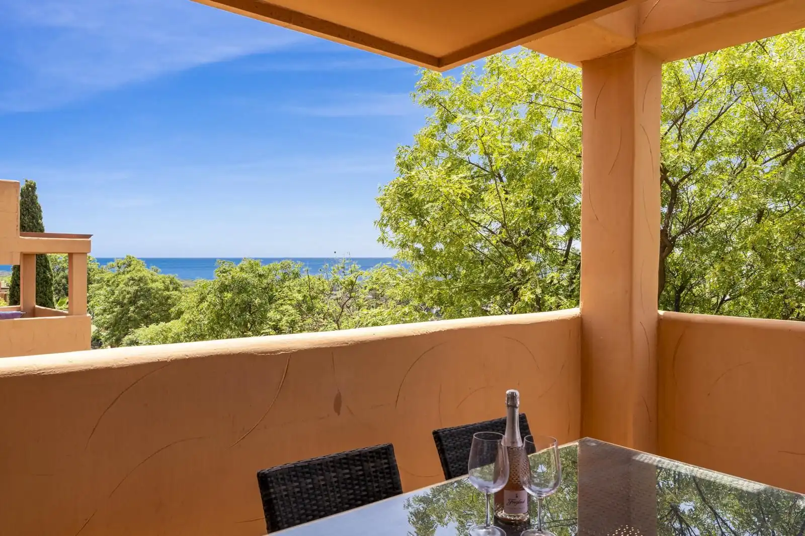 Terraza de Apartamento de alquiler en Marbella con Aire acondicionado, Jardín privado y Amueblado