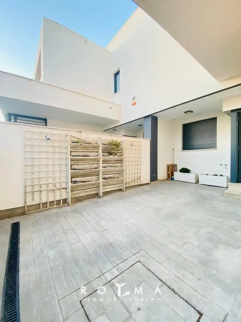 Casa a schiera con terrazza in affitto a Entrenúcleos, imagen 2