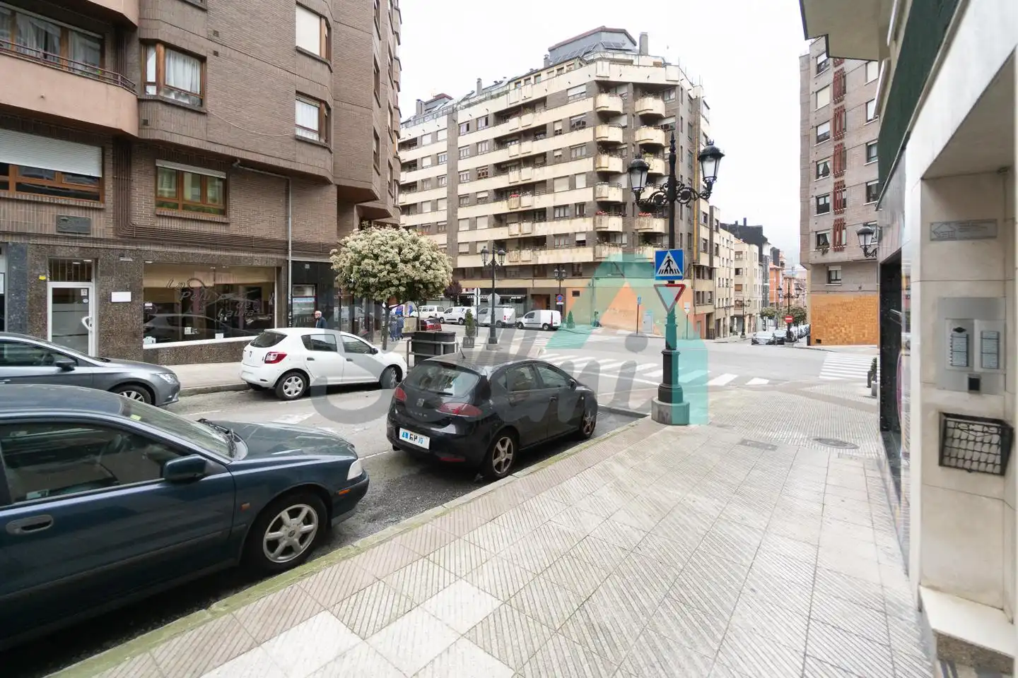 Außenansicht von Erdgeschoss zum Verkauf in Oviedo  mit Heizung und Parkett