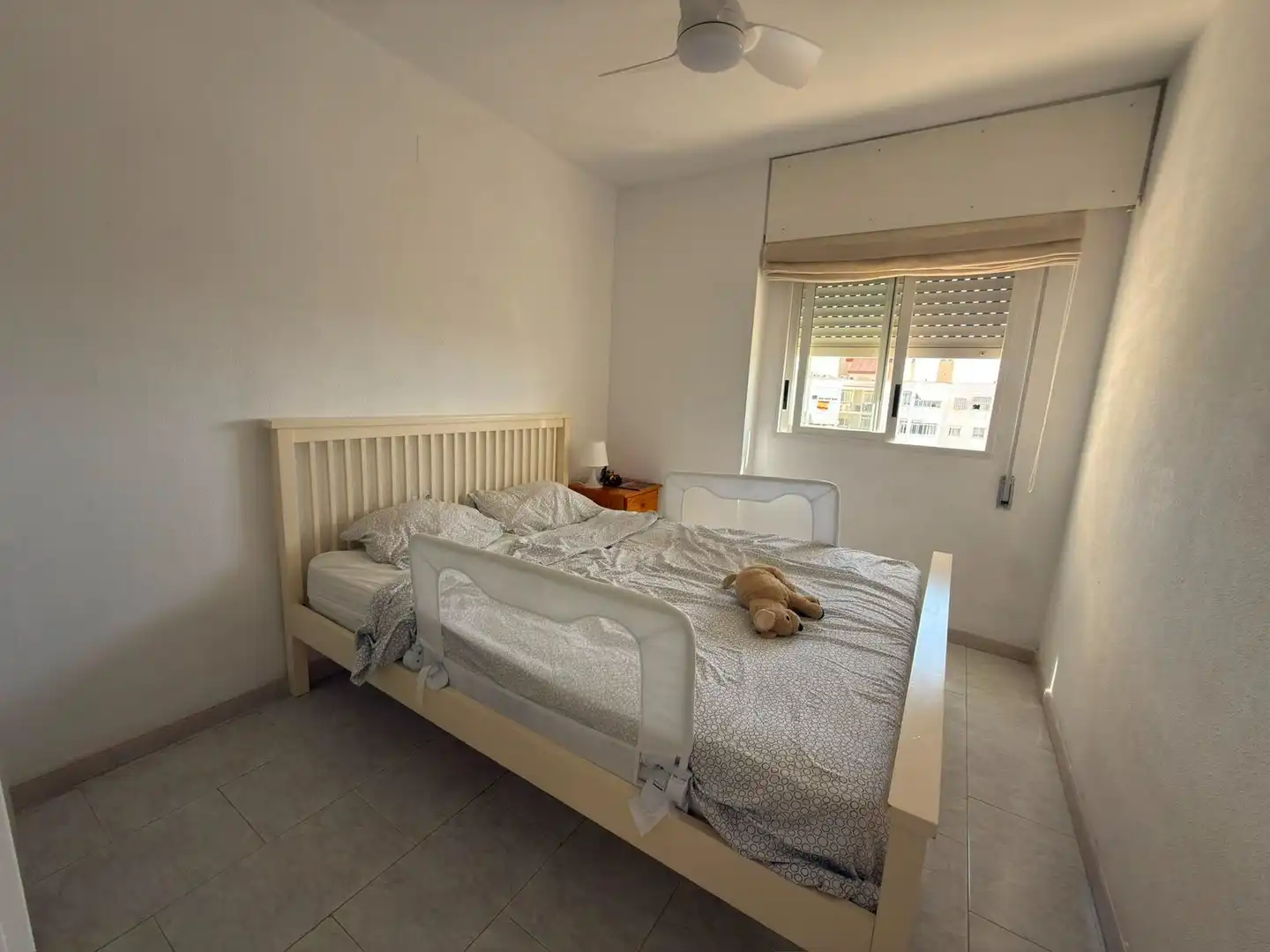 Schlafzimmer von Dachboden zur Miete in Alicante / Alacant mit Klimaanlage und Gemeinschaftspool