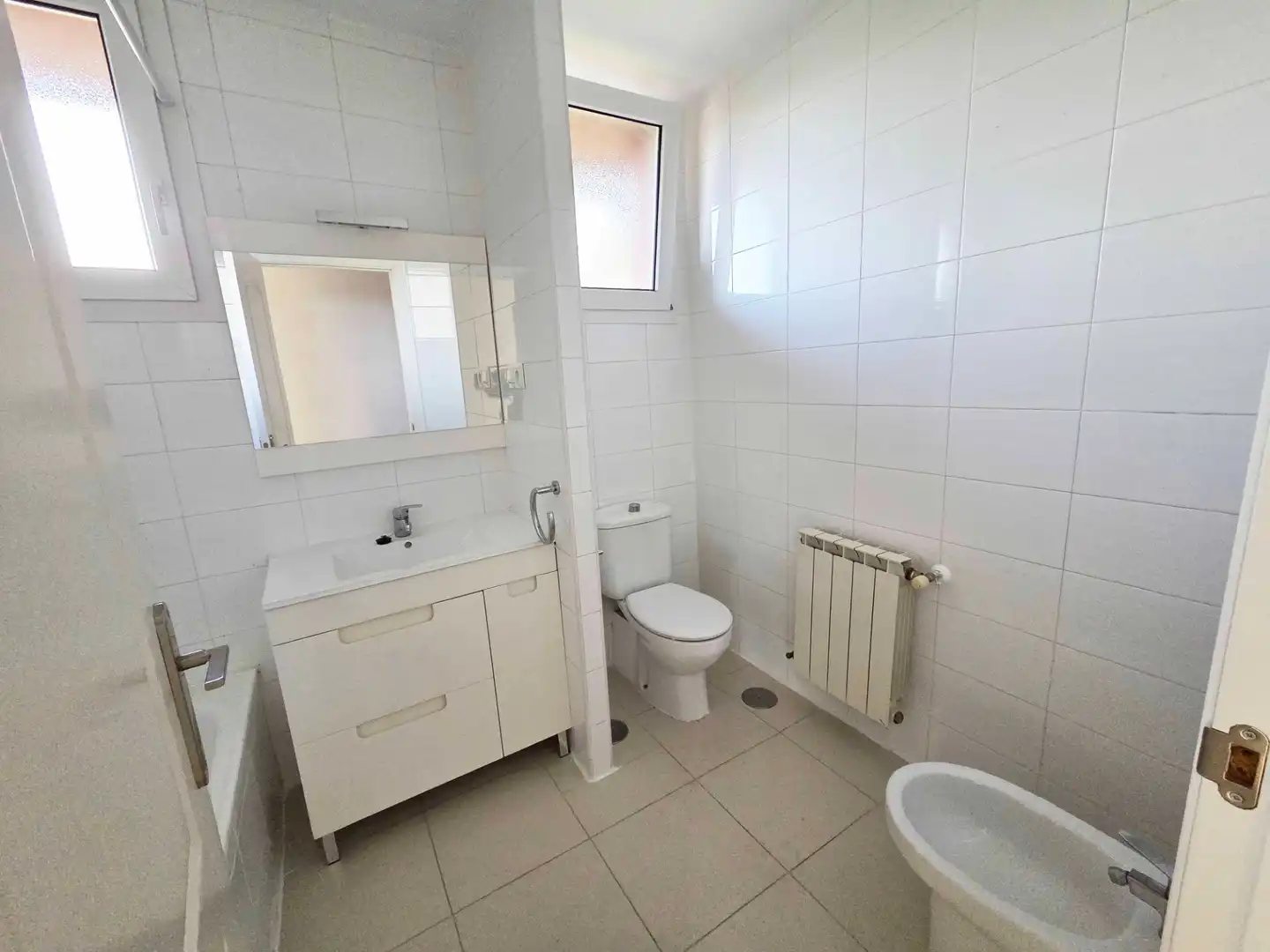 Baño de Casa adosada de alquiler en La Moraleja con Calefacción, Jardín privado y Terraza