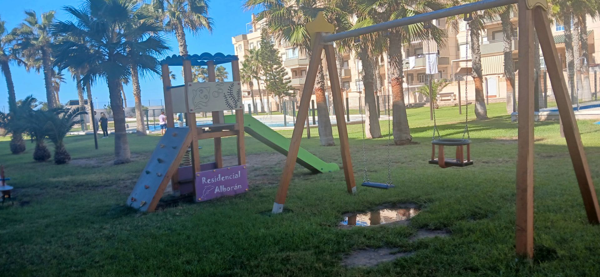 Exterior view of Flat for sale in  Almería Capital  with Air Conditioner, Terrace and Storage room