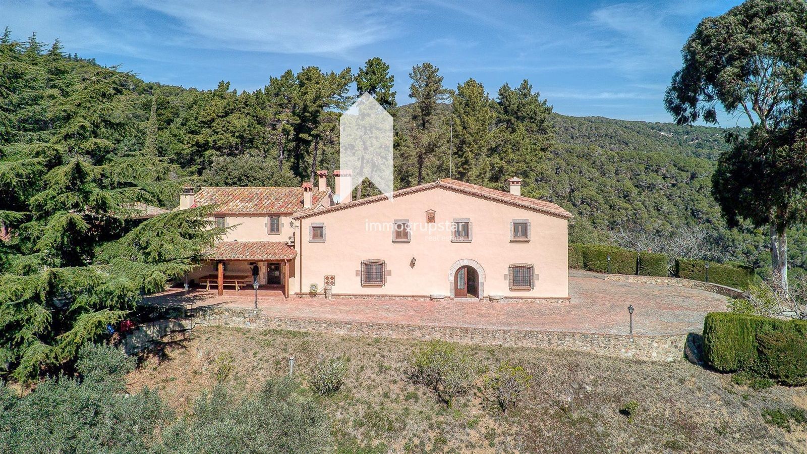 Vista exterior de Finca rústica en venda en Tordera amb Calefacció, Terrassa i Piscina