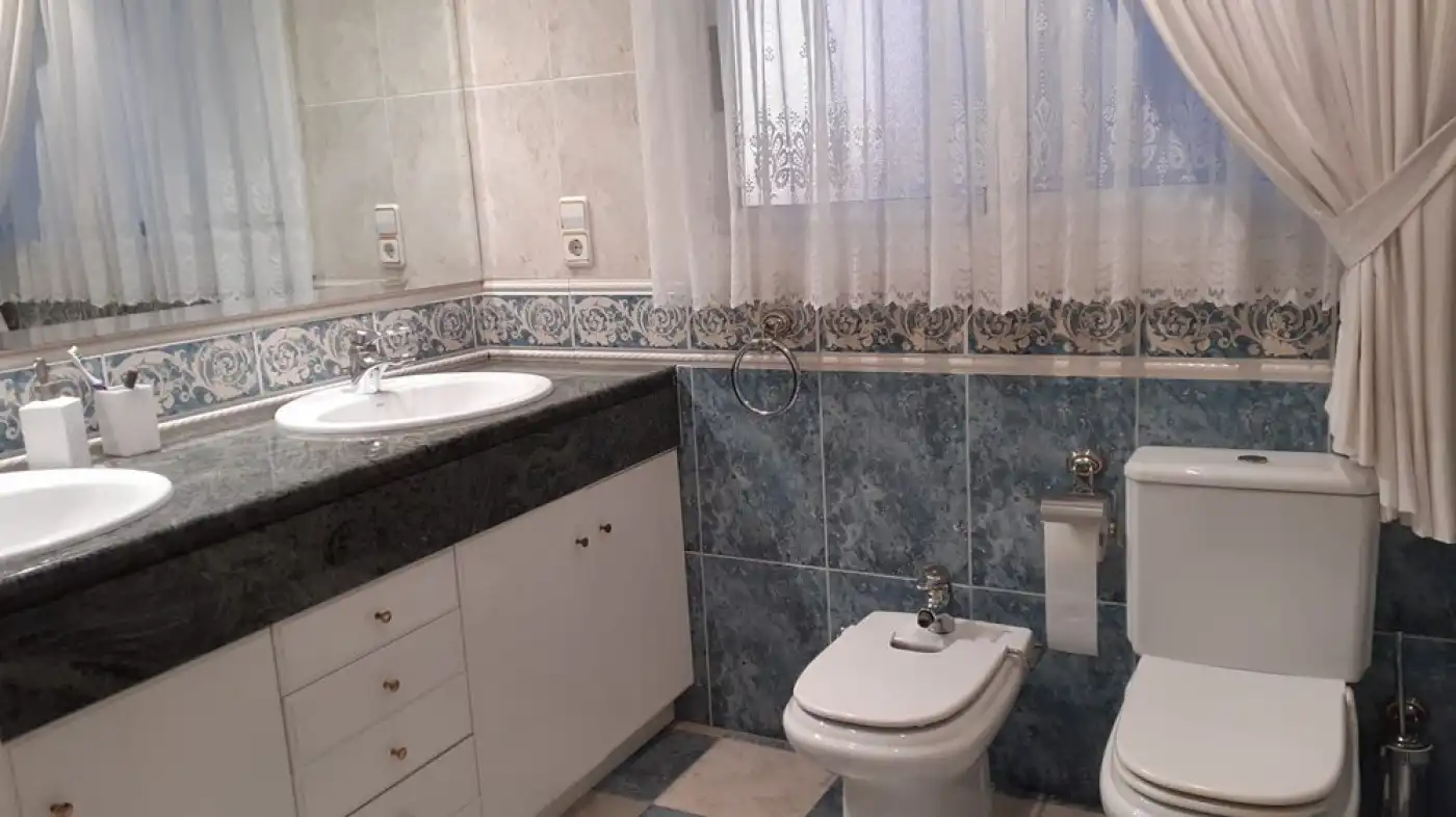 Baño de Piso de alquiler en Petrer con Aire acondicionado, Calefacción y Amueblado