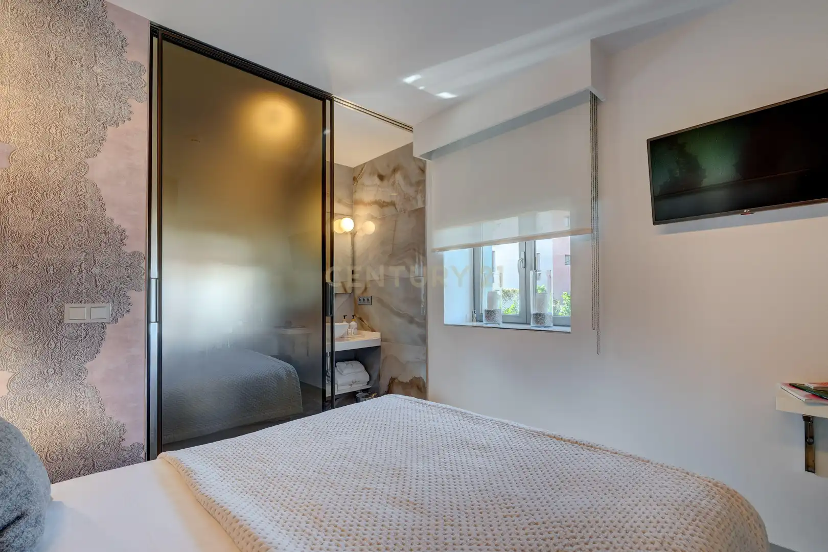 Dormitori de Casa o xalet en venda en Donostia - San Sebastián  amb Aire condicionat, Jardí privat i Piscina