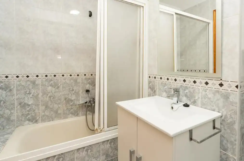 Baño de Piso en venta en Torremolinos