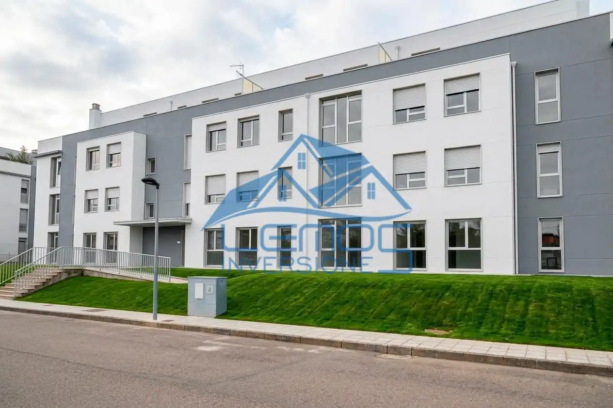 Außenansicht von Wohnung zum Verkauf in Chozas de Abajo mit Terrasse