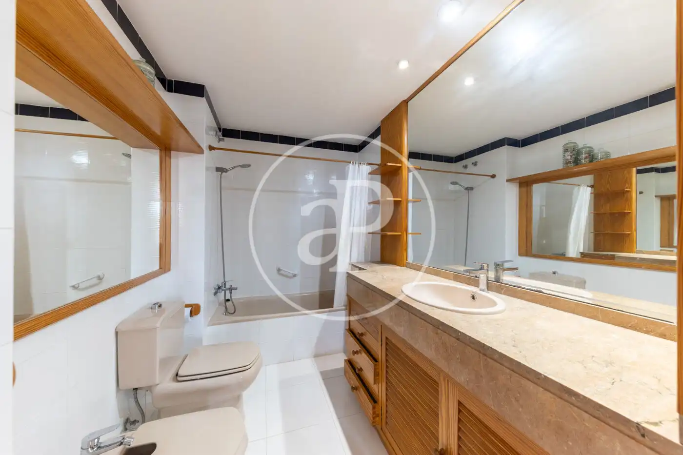Badezimmer von Wohnung zur Miete in  Palma de Mallorca mit Klimaanlage, Heizung und Privatgarten