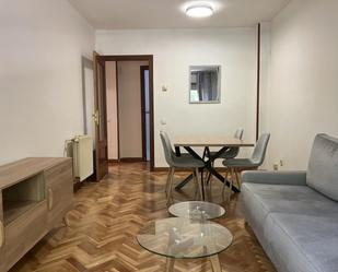 Sala d'estar de Pis en venda en  Madrid Capital amb Calefacció i Piscina comunitària