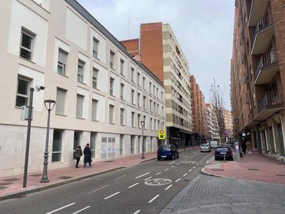 Vista exterior de Pis en venda en Valladolid Capital amb Calefacció, Terrassa i Traster